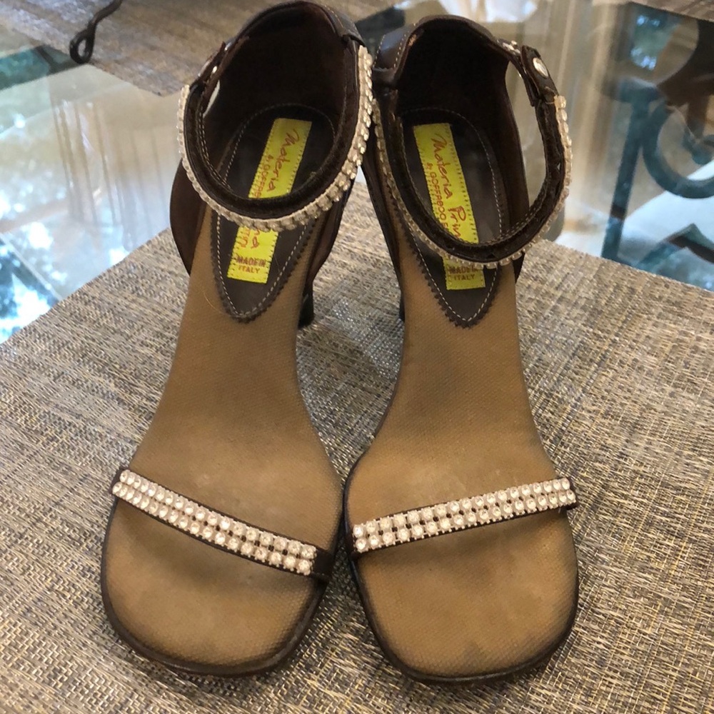 Materia prima sandals